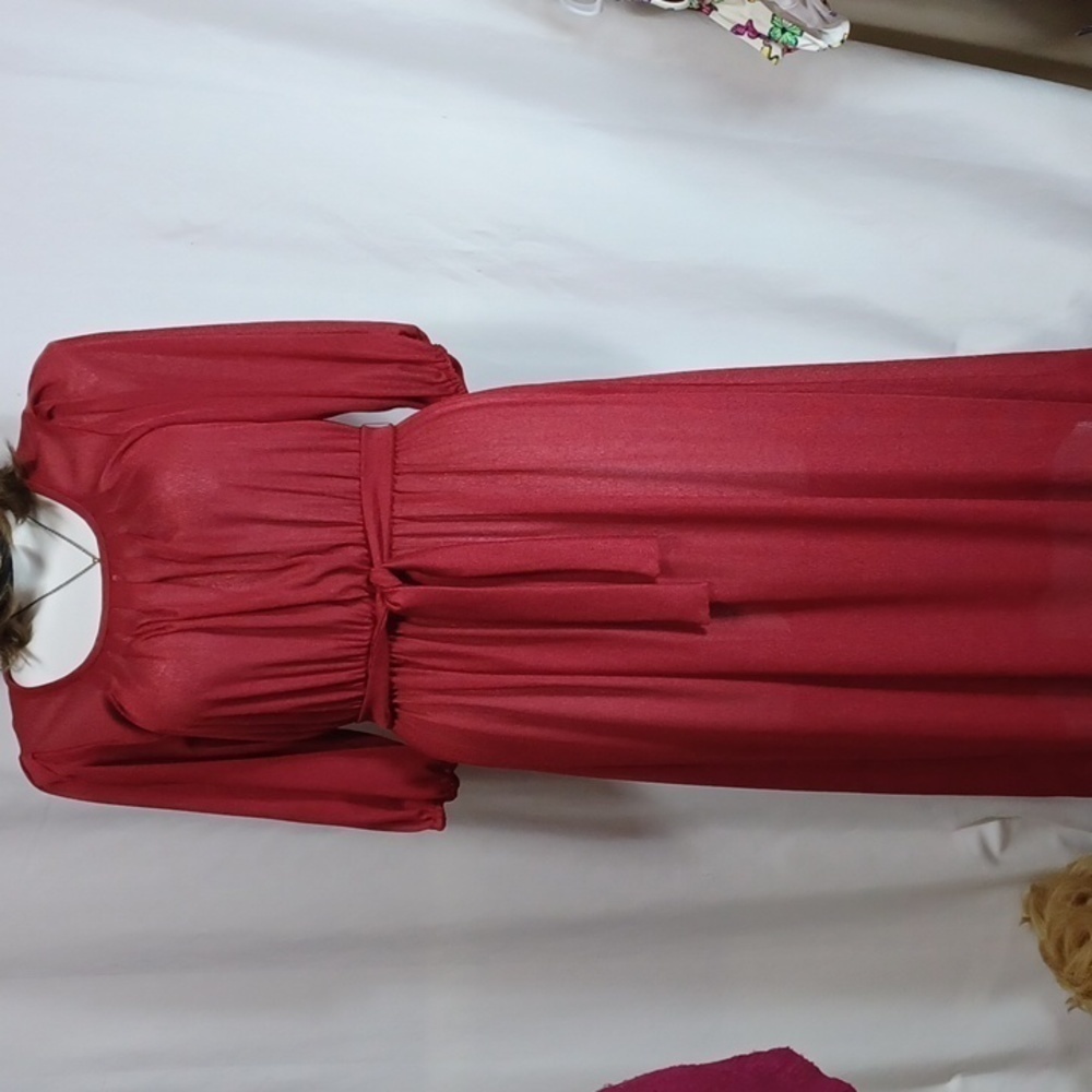 SUE BRETT WOMENS DRESS SIZE 12 IN A BEAUTIFUL BURGUNDY with belt